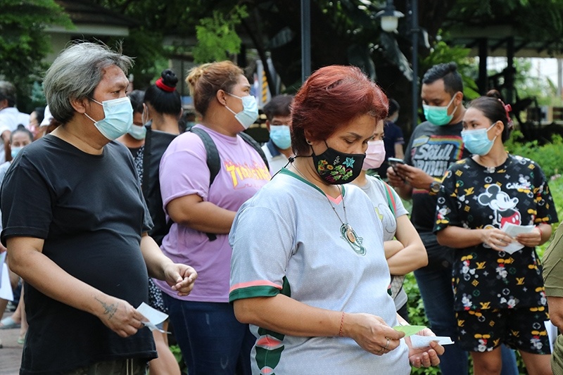 มูลนิธิดวงประทีป และ CSR ล็อกซเล่ย์ มอบถุงยังชีพให้ชุมชน