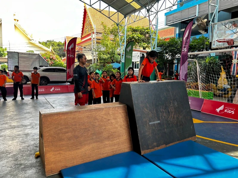 ซีเอสอาร์ ล็อกซเล่ย์ จัด Move For Life พัฒนาทักษะผ่านกีฬาปาร์กัวร์ ให้น้องๆ โรงเรียนวัดคลองเตย