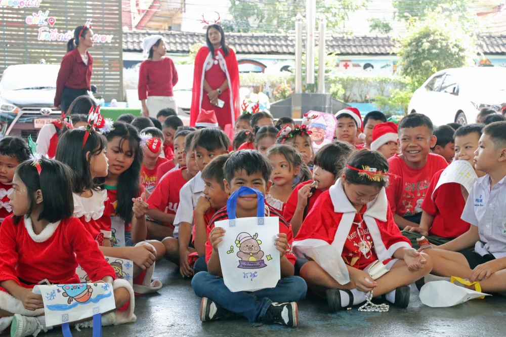 ล็อกซเล่ย์ มอบเงินสนับสนุนการศึกษา แก่โรงเรียนวัดคลองเตย