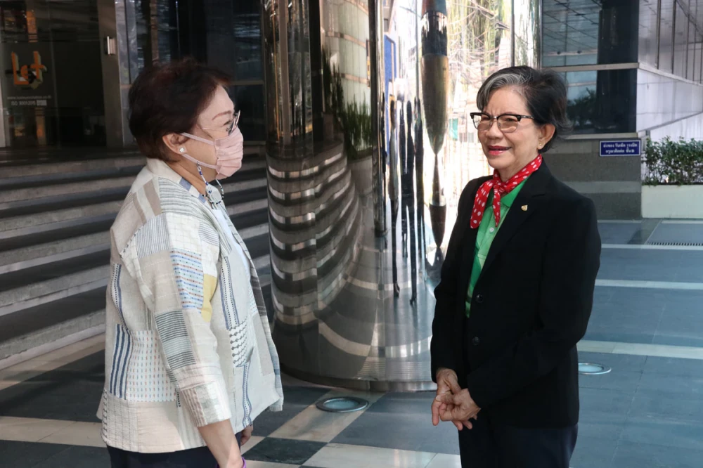 ล็อกซเล่ย์ 86 ปี มอบเงินสนับสนุนมูลนิธิดวงประทีป