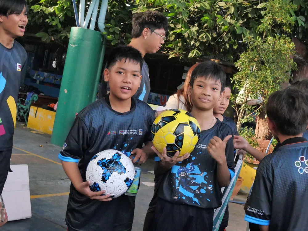 ซีเอสอาร์ ล็อกซเล่ย์ ยินดีน้องๆ นร.วัดคลองเตย ทำคะแนนสูงสุด Move For Life