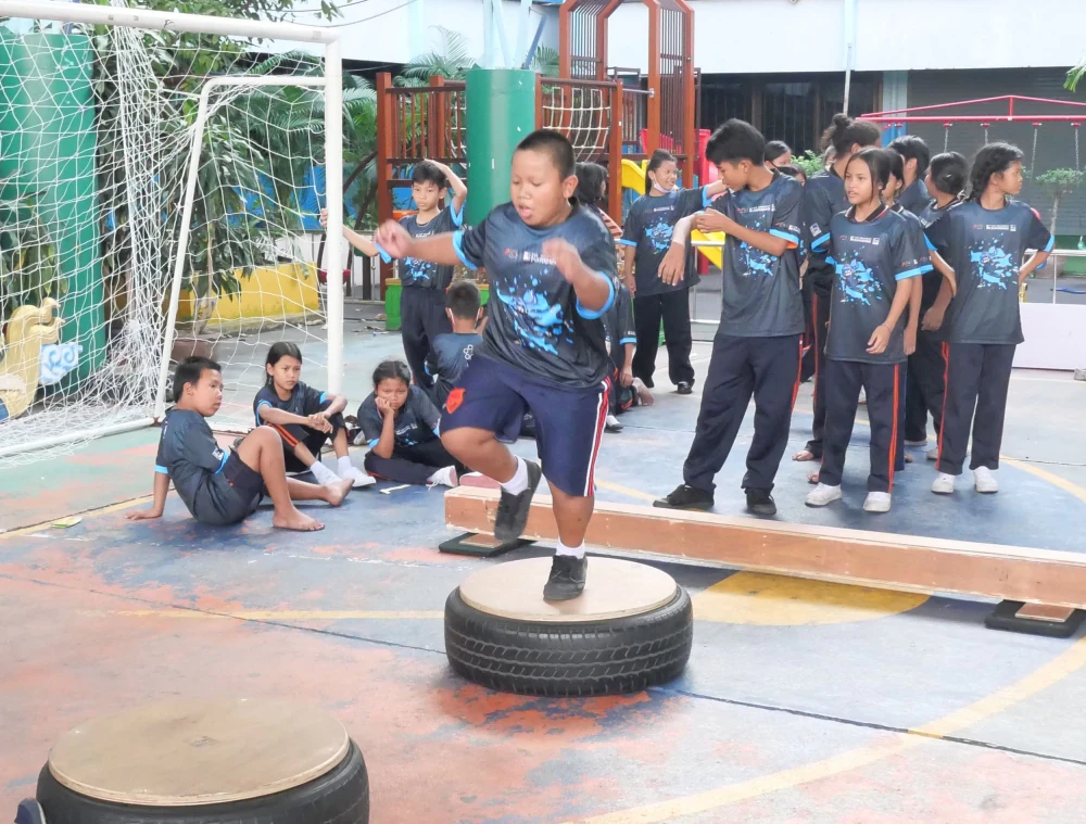 ซีเอสอาร์ ล็อกซเล่ย์ ยินดีน้องๆ นร.วัดคลองเตย ทำคะแนนสูงสุด Move For Life